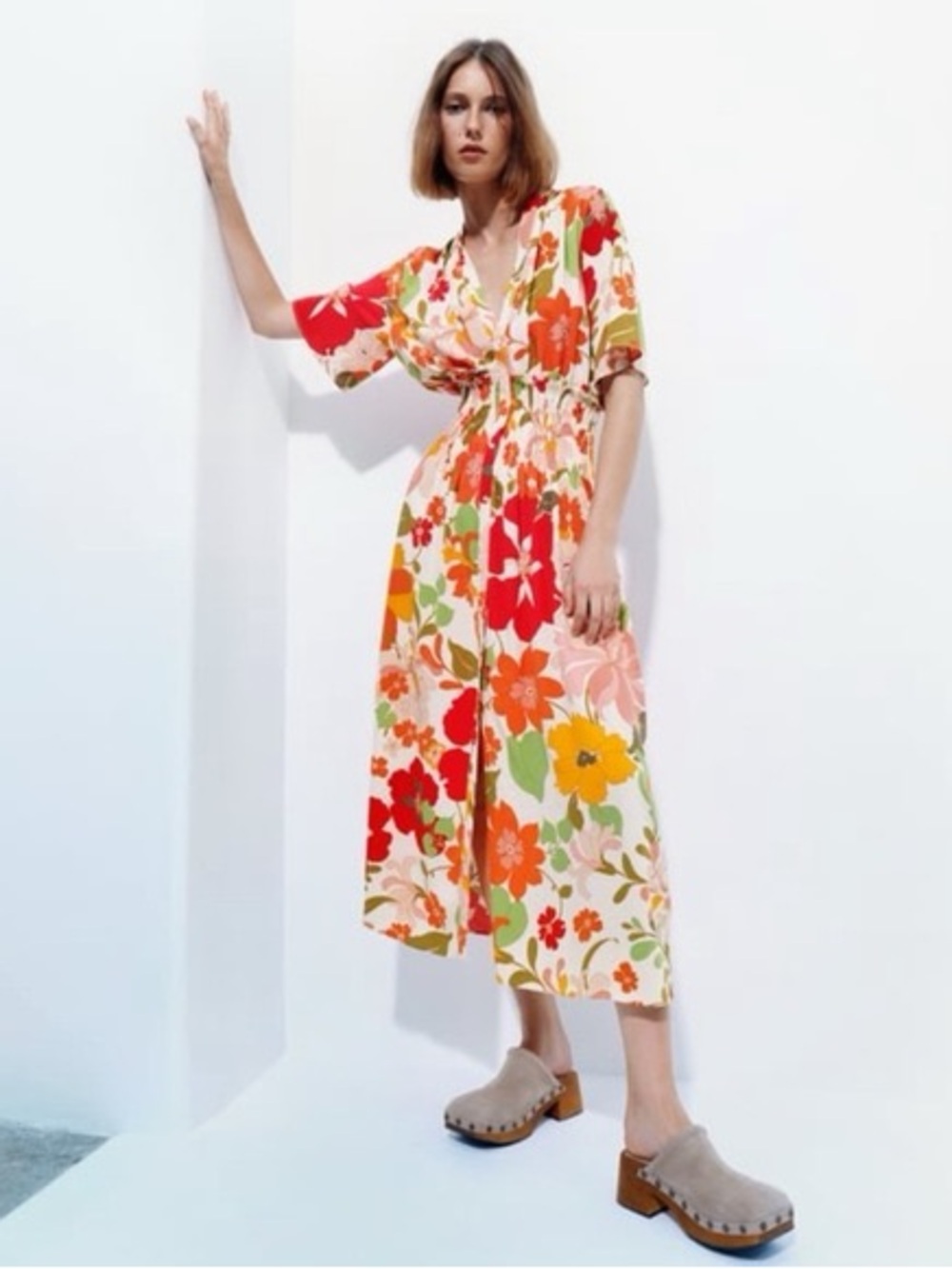 Zara Floral V-Neck Midi Dress in Medium 100% viscose